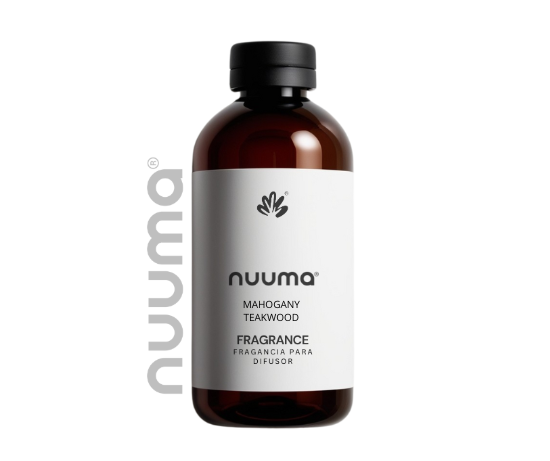 Aceite esencial Mahogany Teakwood de Nuuma en envase ámbar, fragancia amaderada para difusor de ambientes.