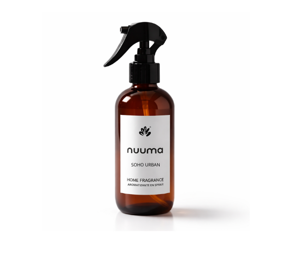 Aromatizante en spray Soho Urban de Nuuma, botella ámbar con atomizador negro para hogar y oficina.